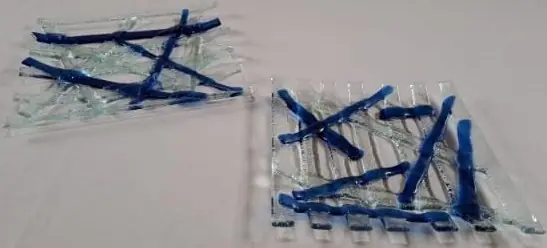 Centro de Mesa Trazos Azules, pieza de vitrofusión hecha a mano por Areté en Apóstoles, Misiones